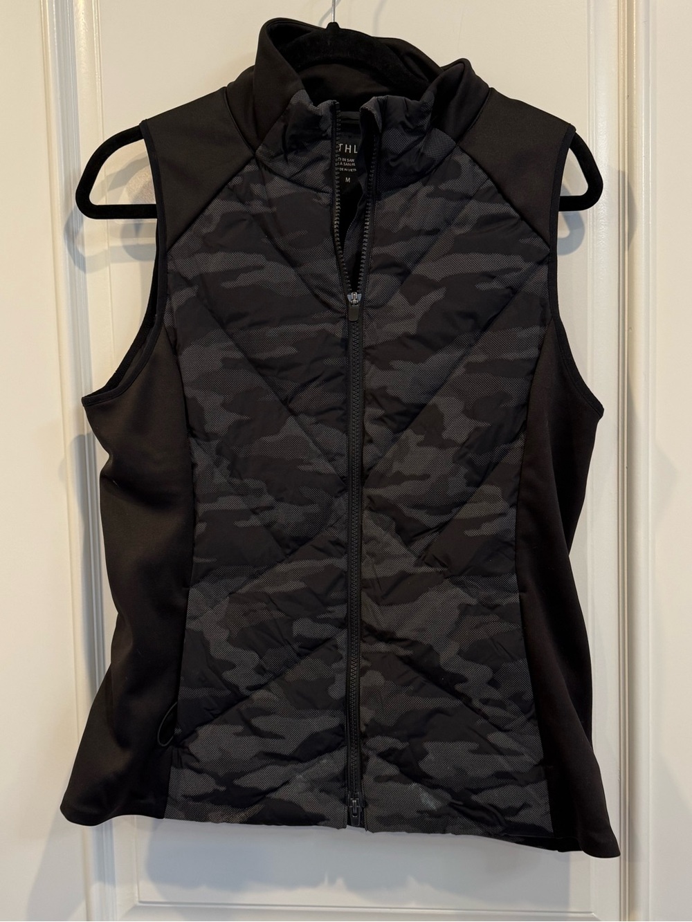 Athleta Inlet Reflective Women’s Black Camo Quilted Zip-Up Vest size M
